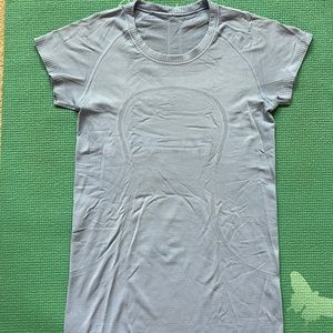Women’s Lululemon swiftly tech shirt: Size 6